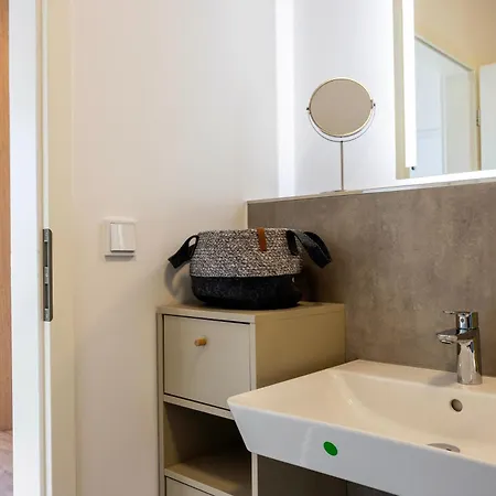 New - Nora - Messe - Airport *